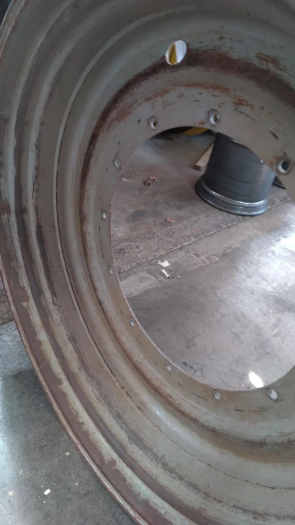 Used 15 X 50 12-30.375-28.440 Rim & Rail Silver Wheel image 3