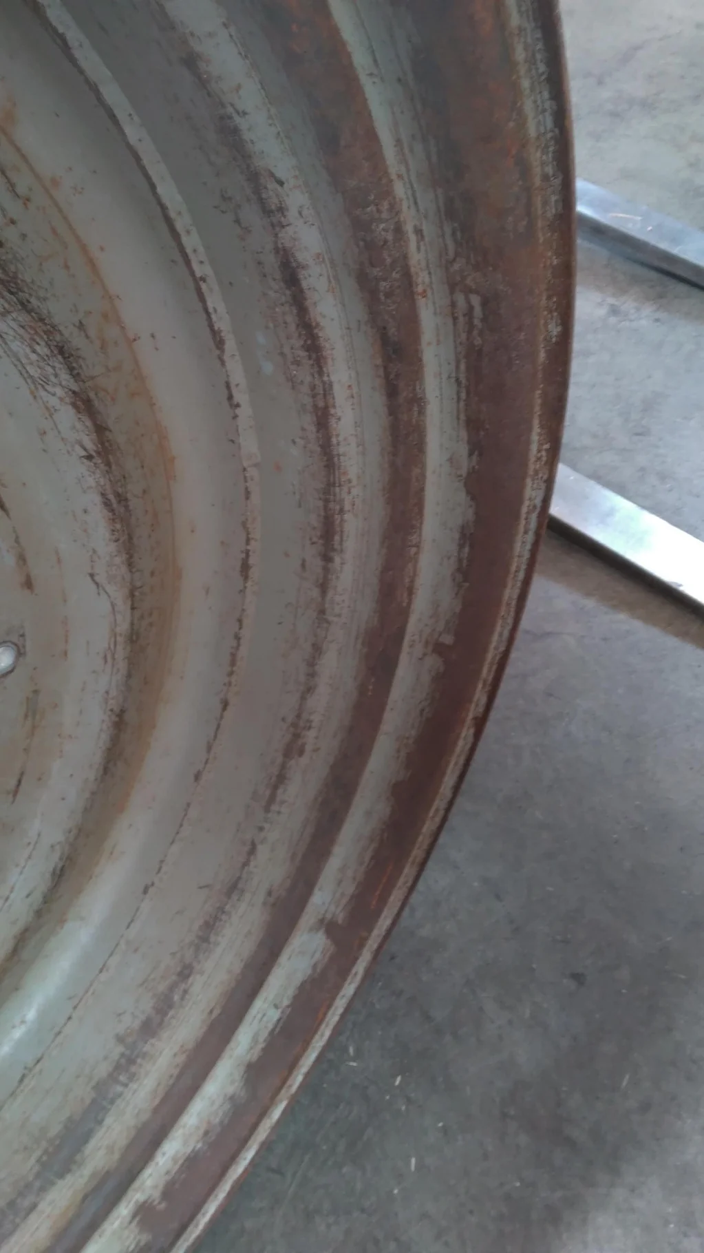 Used 15 X 50 12-30.375-28.440 Rim & Rail Silver Wheel image 4