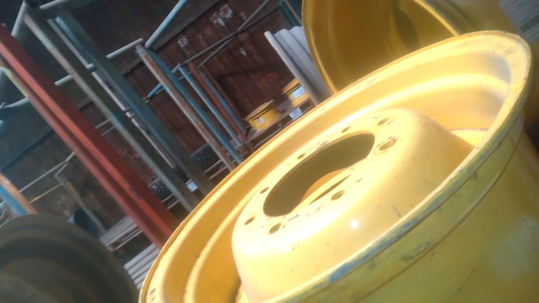 Used 15 X 24 GKN 8-10.82-8.78 4/2 Rail Yellow Wheel w/ Disc image 3