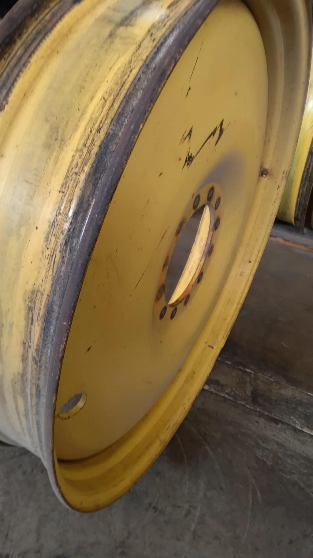 Used 10 X 50 12-13.976-11.857-1 Sprayer Yellow Wheel image 5