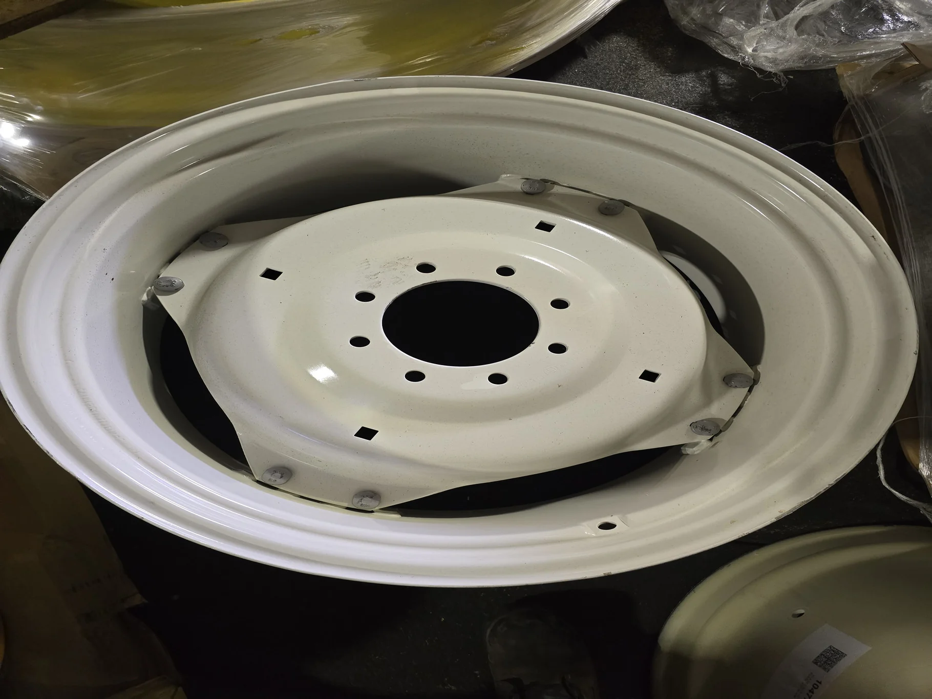 Take-Off 12 X 28 (8-8-6) 4/2 Clamp Moveero NH White Wheel w/ Disc Reconditioned