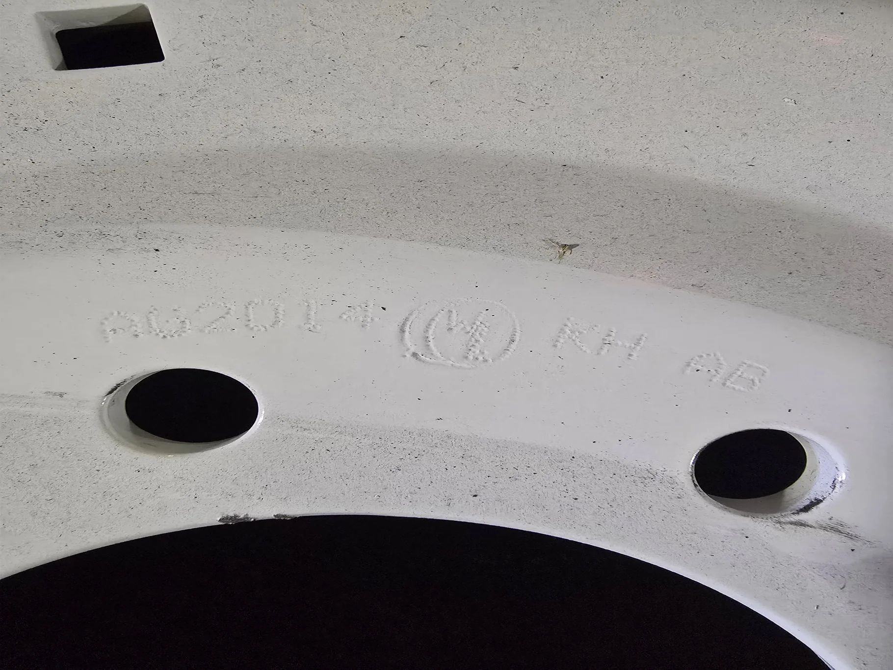 Take-Off 12 X 28 (8-8-6) 4/2 Clamp Moveero NH White Wheel w/ Disc Reconditioned image 3