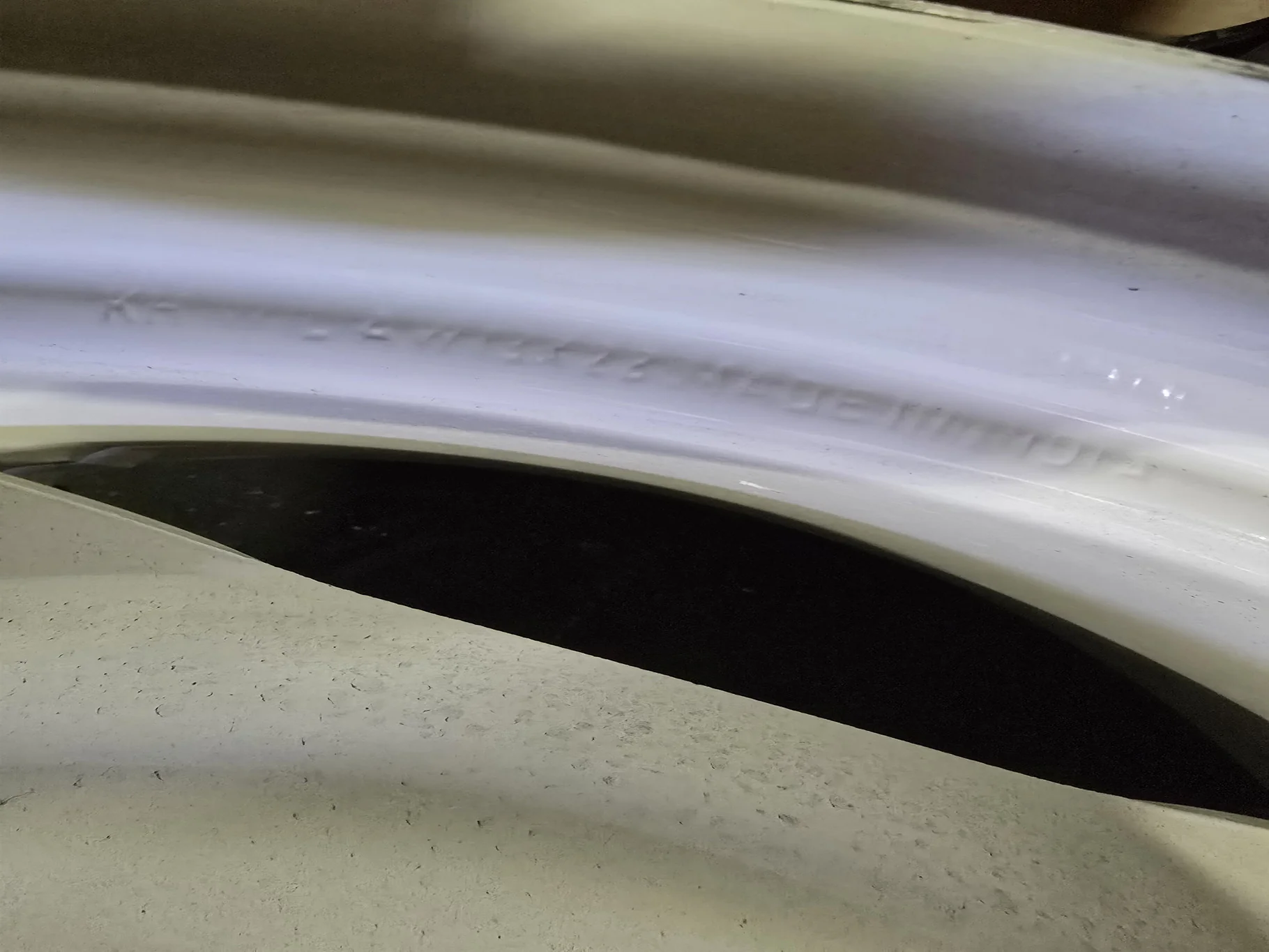 Take-Off 12 X 28 (8-8-6) 4/2 Clamp Moveero NH White Wheel w/ Disc Reconditioned image 4