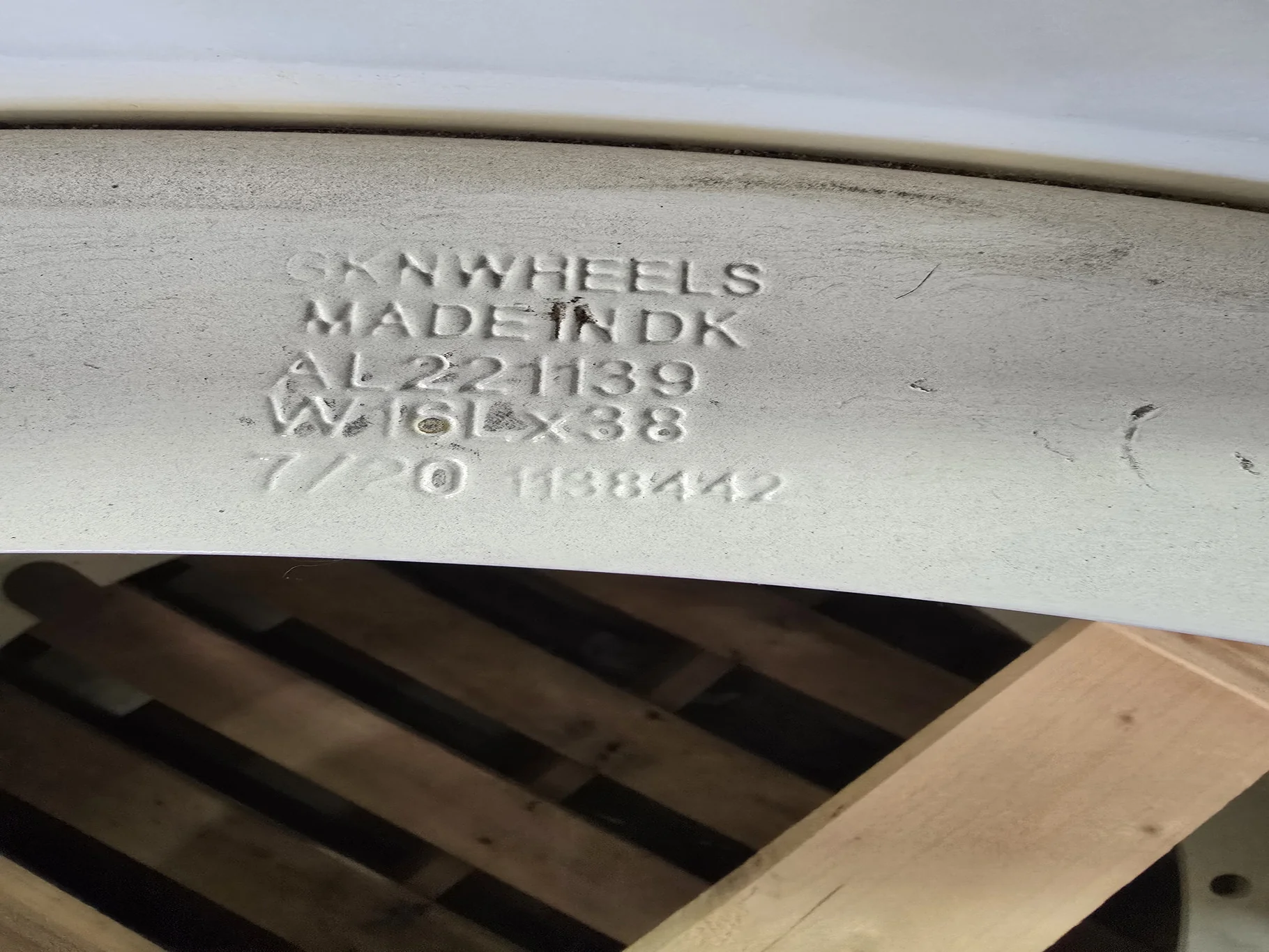 Take-Off 15 X 38 GKN 12-32.04-30.17-2.81I Rim & Rail White Wheel image 3