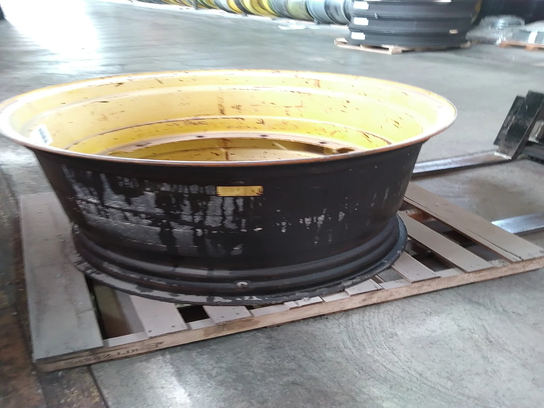 Used 25 X 38 12-32.047-30.07 Rim & Rail Yellow Wheel image 7