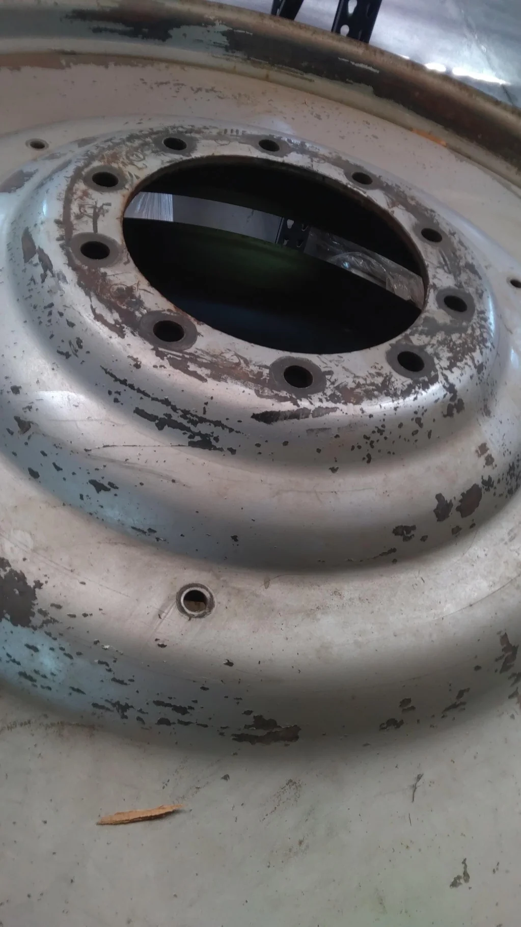 Used 12 X 54 10-13.18-11.09-8.63IN Dual White Wheel image 6