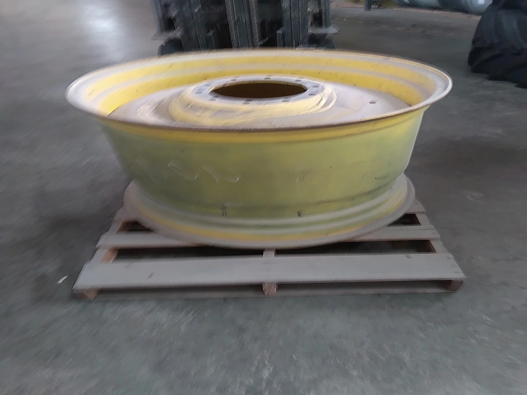 Used 25 X 38 10-13.18-11.09-10.6I Dual Yellow Wheel image 6