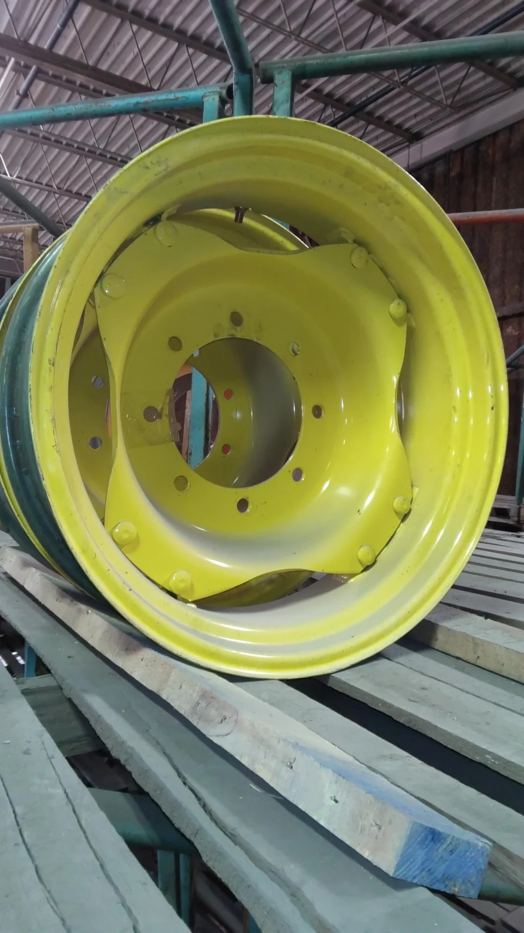 Take-Off 8 X 24 GKN 8-10.82-8.78 4/2 Clamp Yellow Wheel w/ Disc