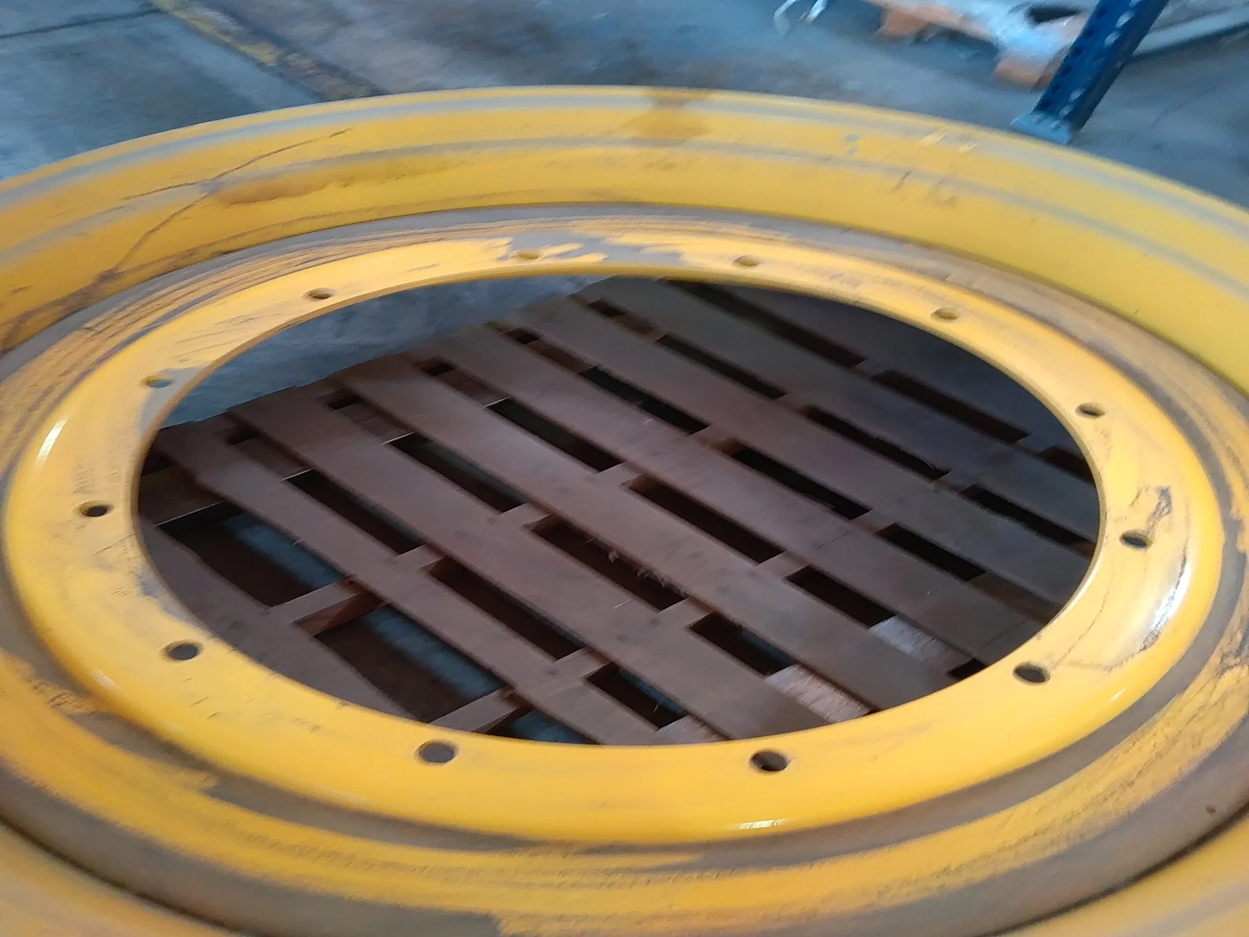Used 15 X 50 GKN 12-32.04-30.07-2.81IN Sprayer Yellow Wheel image 3
