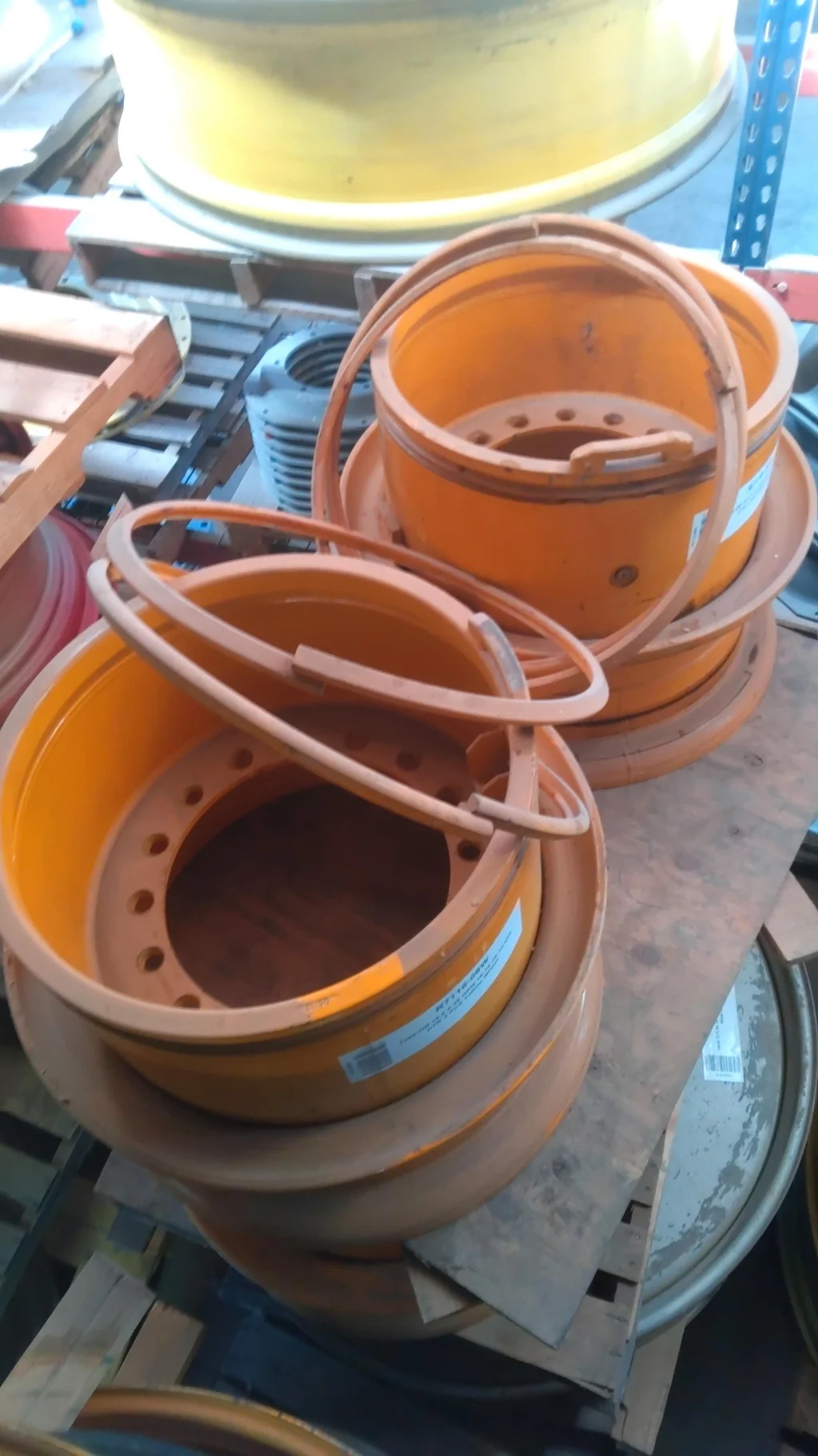 Take-Off 19.5 X 25 GKN 16-16.75-14.625 OTR 3 PCS Yellow Wheel image 4