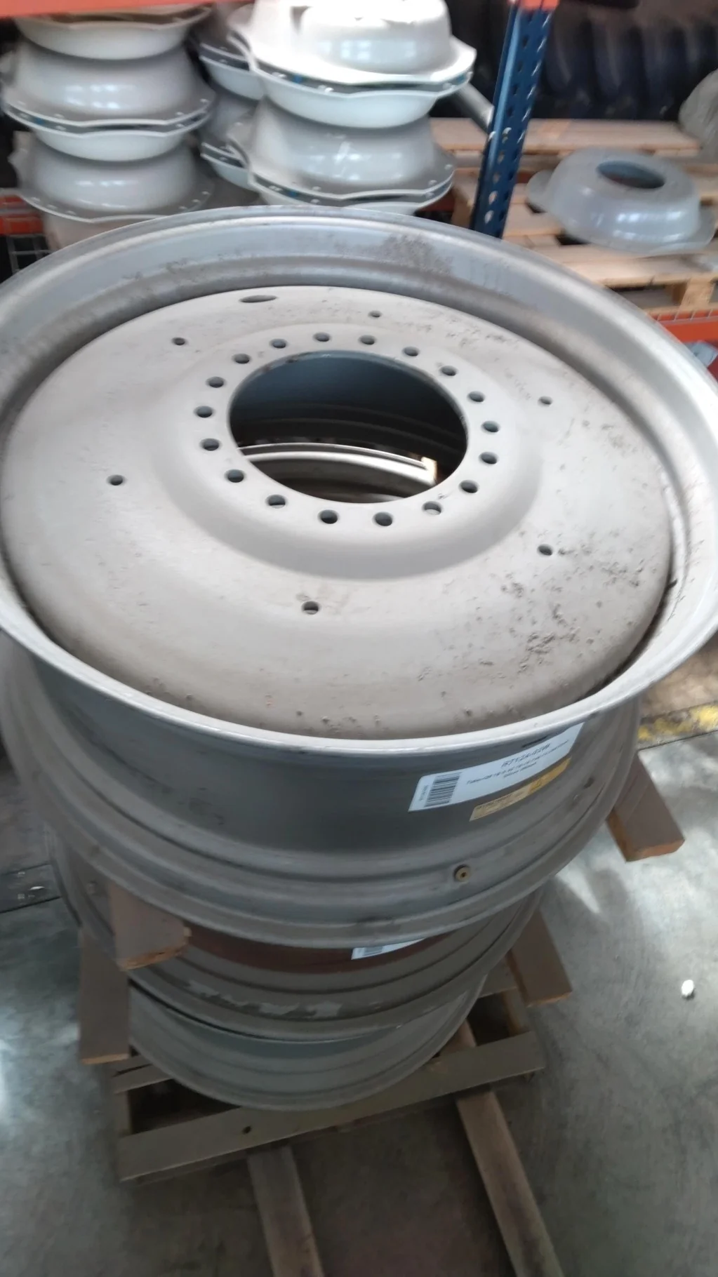 Take-Off 18 X 42 18-15.748-13.268 Dual Silver Wheel