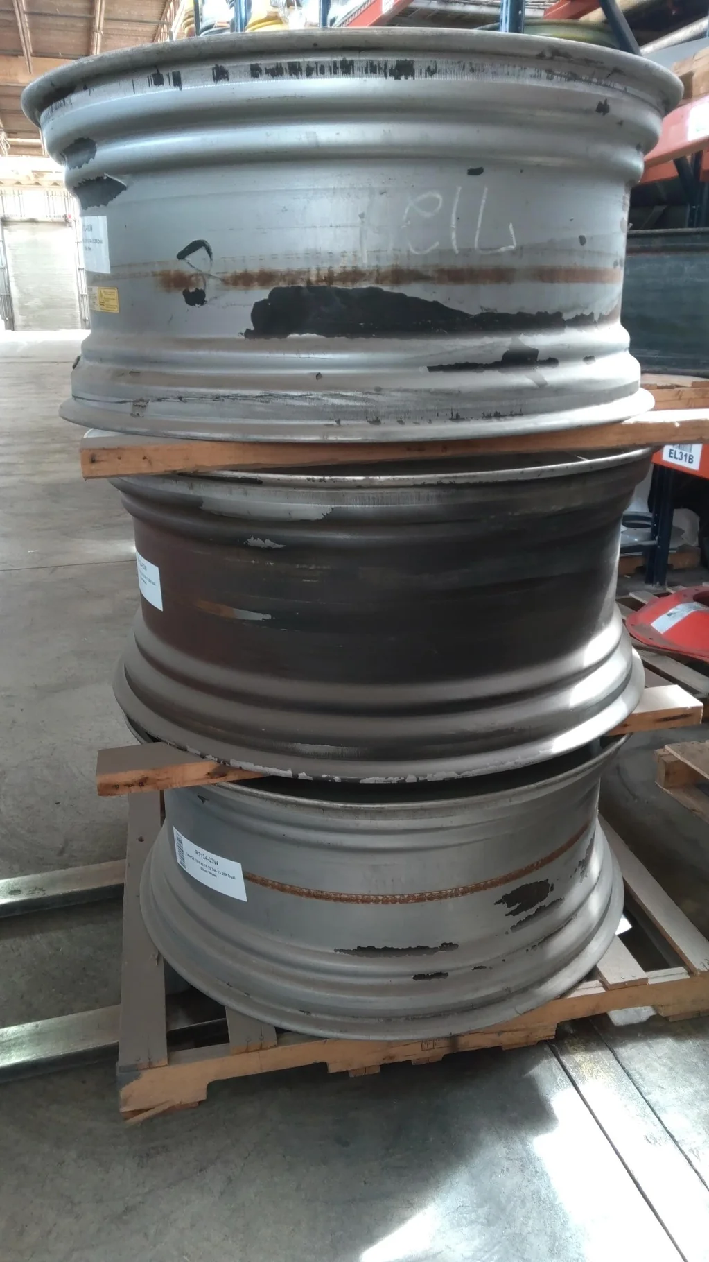 Take-Off 18 X 42 18-15.748-13.268 Dual Silver Wheel image 6