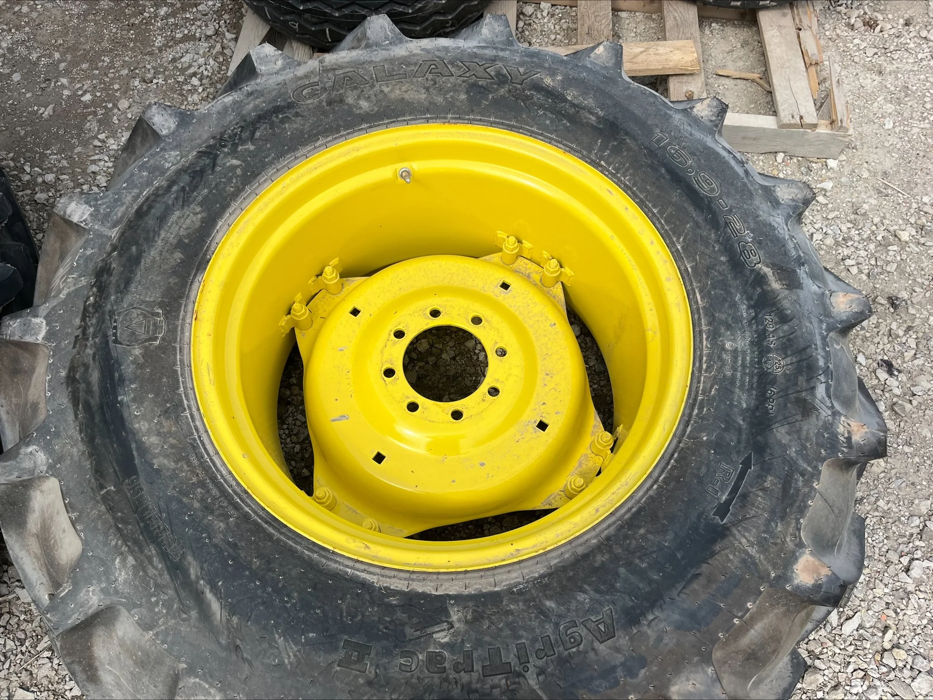 Take-Off 16.9-28/6 Galaxy Agritrac II TL R-1 95-100% 15 X 28 WIL 8-8-6 4/2 Clamp Yellow Wheel w/ Dis image 3