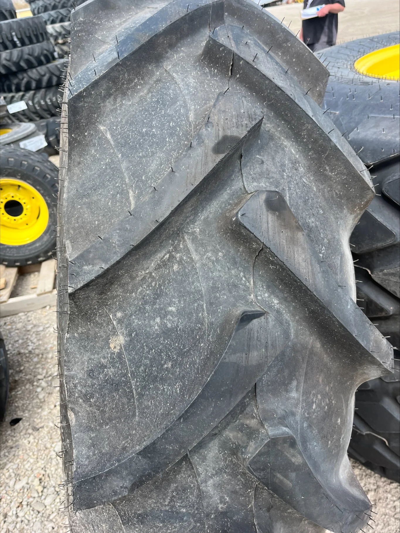 Take-Off 16.9-28/6 Galaxy Agritrac II TL R-1 95-100% 15 X 28 WIL 8-8-6 4/2 Clamp Yellow Wheel w/ Dis image 4