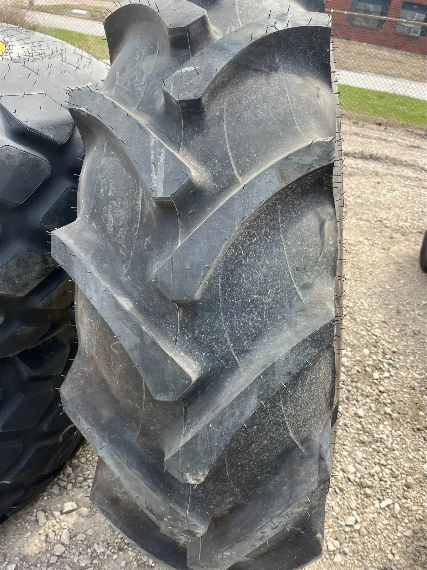 Take-Off 16.9-28/6 Galaxy Agritrac II TL R-1 95-100% 15 X 28 WIL 8-8-6 4/2 Clamp Yellow Wheel w/ Dis image 5