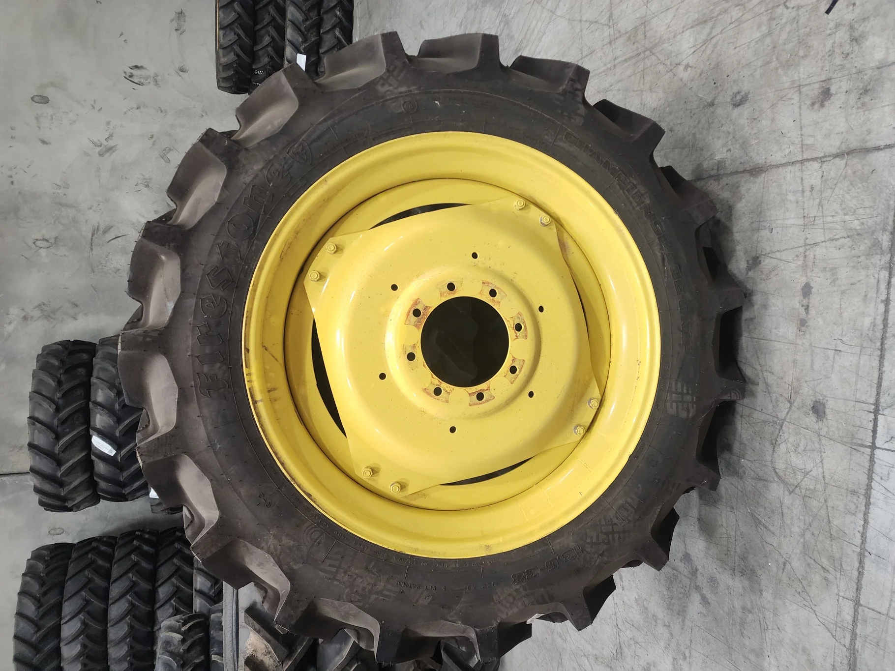 Take-Off 13.6-38/6 Firestone Champion Spade Grip TL R-2 95-100% on 12 X 38 GKN 8-10.82-8.78 4/2 Rail