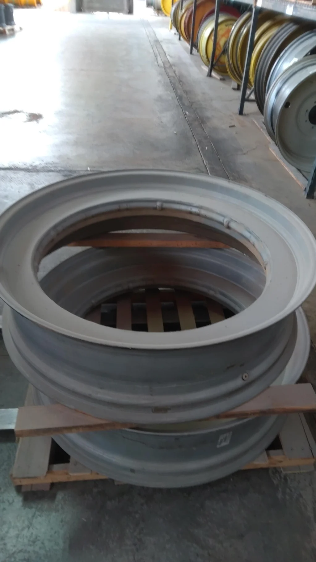 USED 12 X 46 SINGLE BEVEL SILVER WHEEL image 3