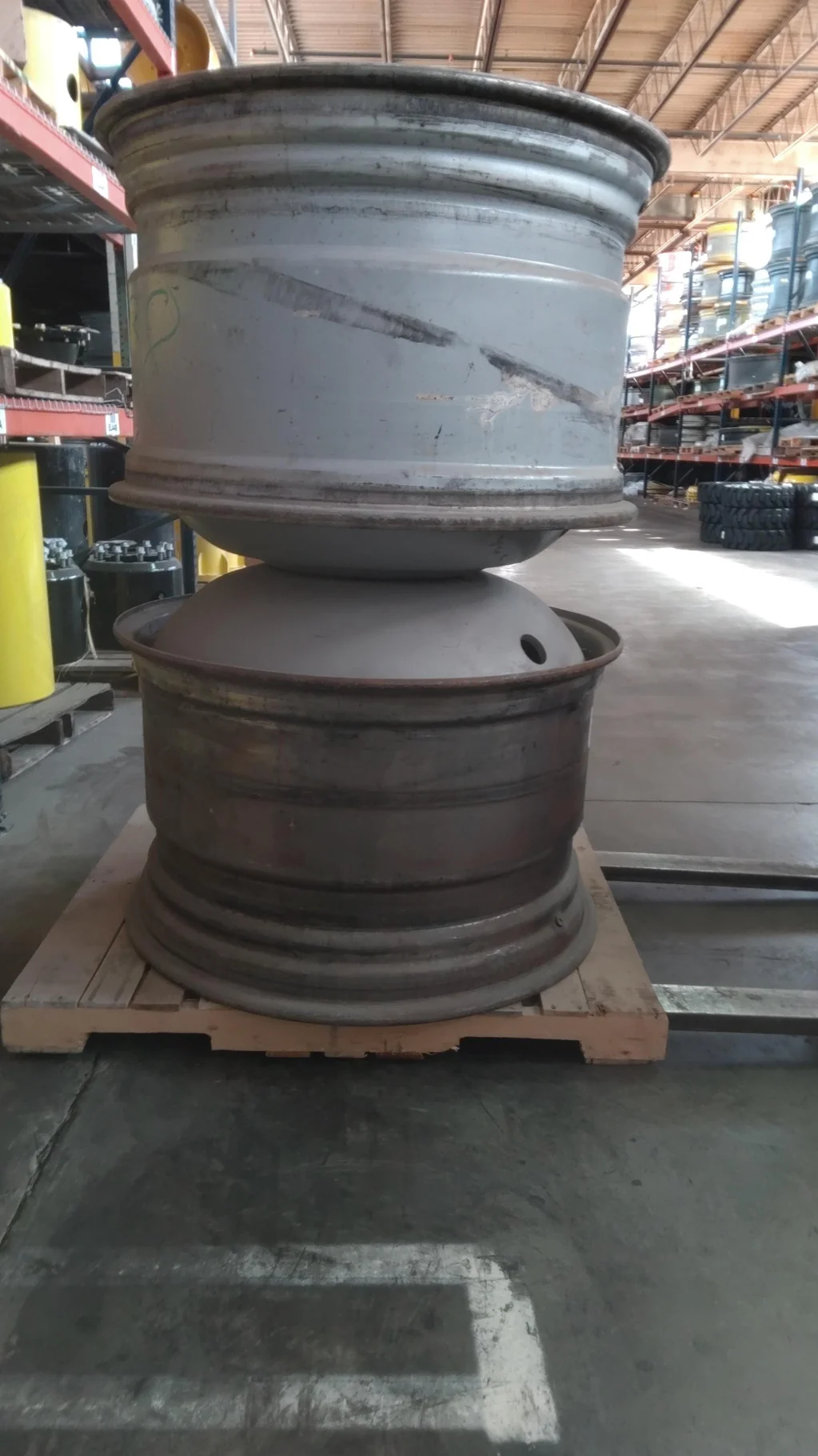 Used 23 X 38 20-13.19-11.07 Dolly Dual Silver Wheel image 4