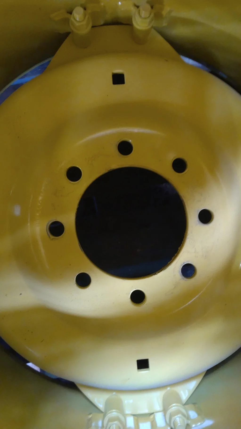 Take-Off 15 X 28  8-8-6 4/2 Clamp Moveero JD AG Yellow Wheel w/ Disc