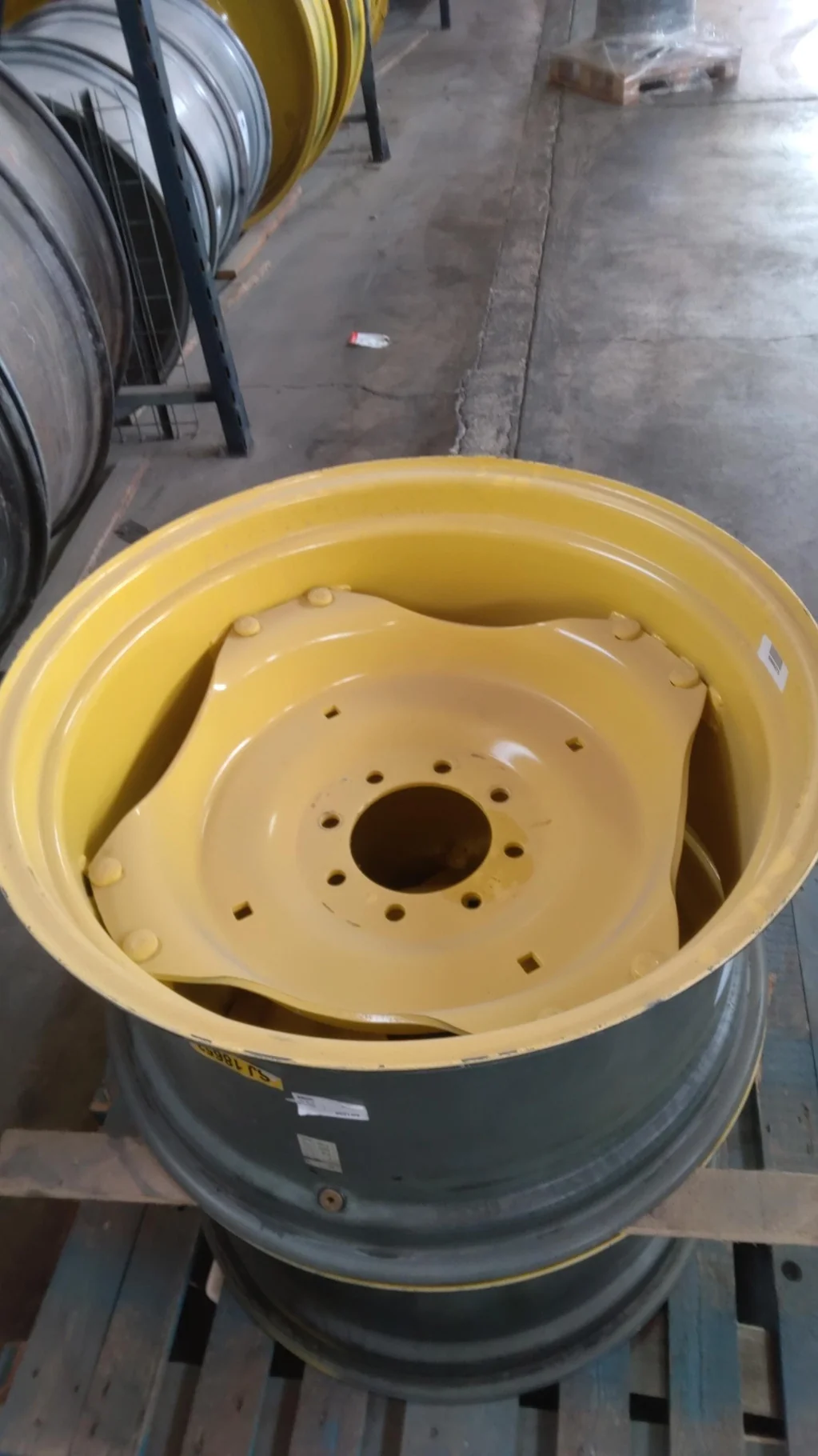 Take-Off 15 X 28  8-8-6 4/2 Clamp Moveero JD AG Yellow Wheel w/ Disc image 2