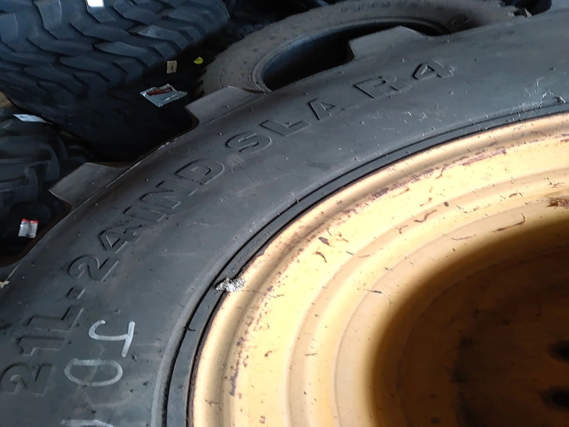 Take-Off 21L-24/12 Camso SLA R4 TL R-4 95-100% on 18 X 24 GKN 8-8-6 Backhoe Yellow Wheel (Assembly) image 3