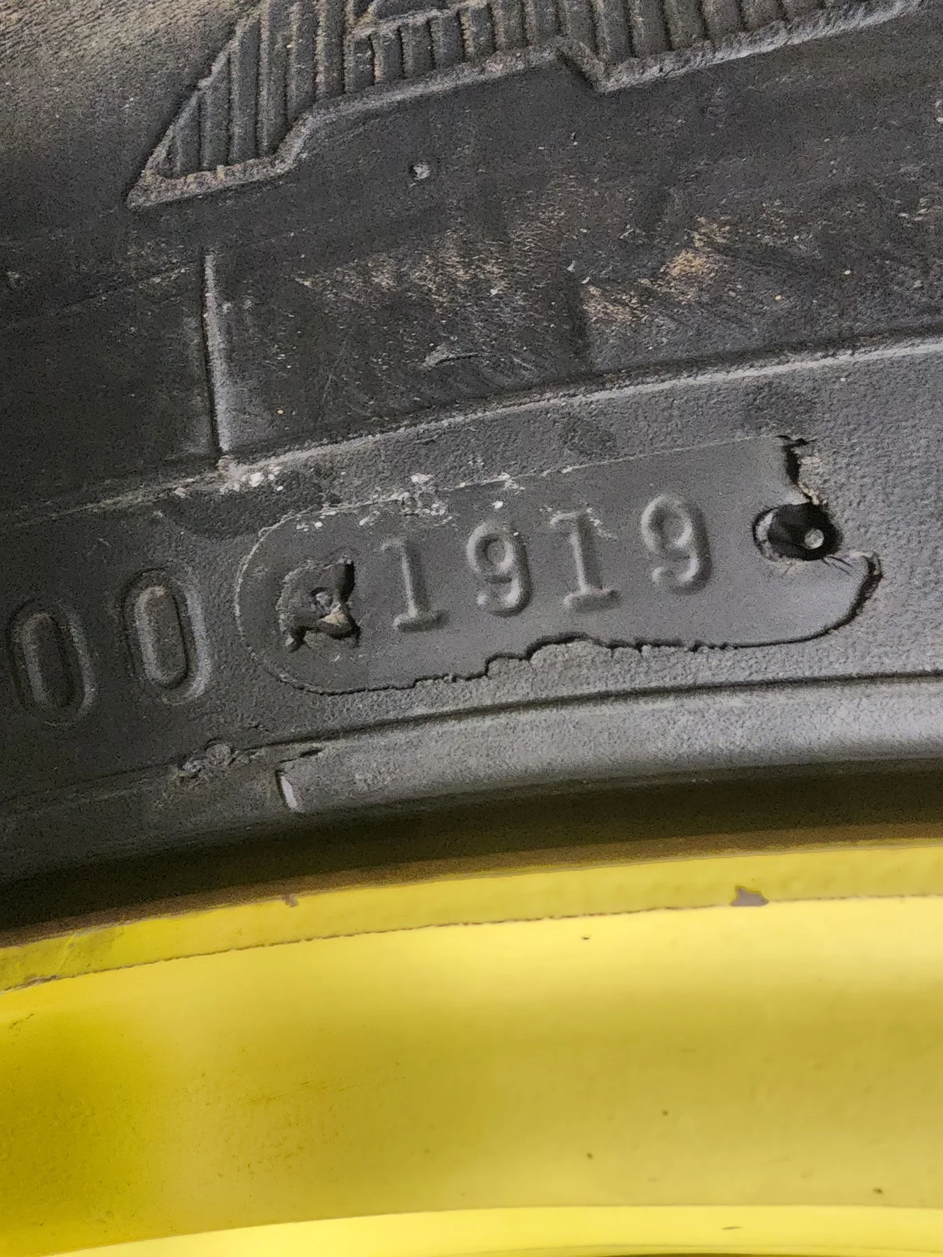 Used 320/85R34 133B Firestone Radial 9000 TL R-1W 2 20-25% on 10 X 34 GKN 10-13.19-11.07 4/2 Rail Ye image 2