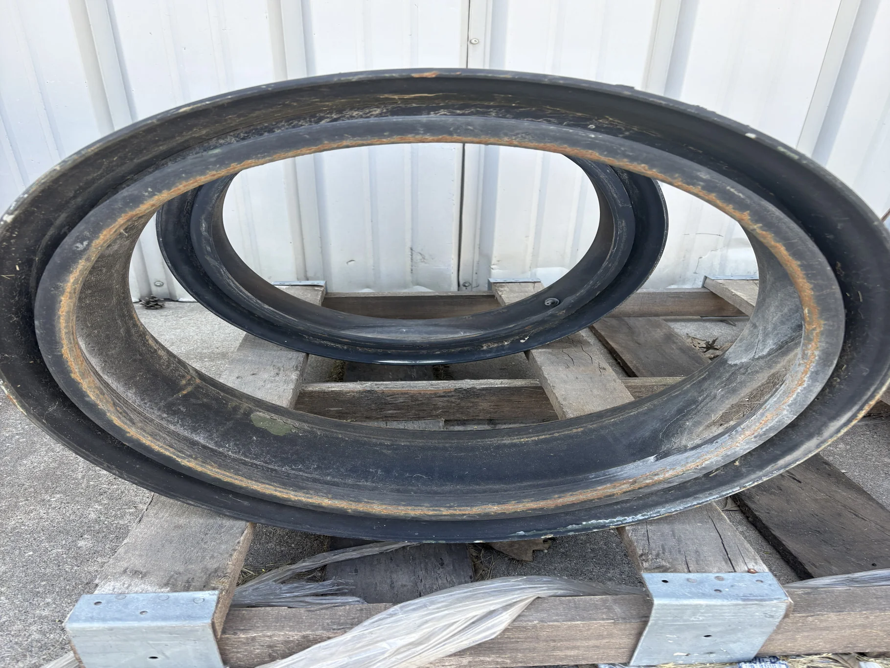 USED 8.25 X 22.5 STEEL DAYTON WHEEL image 2