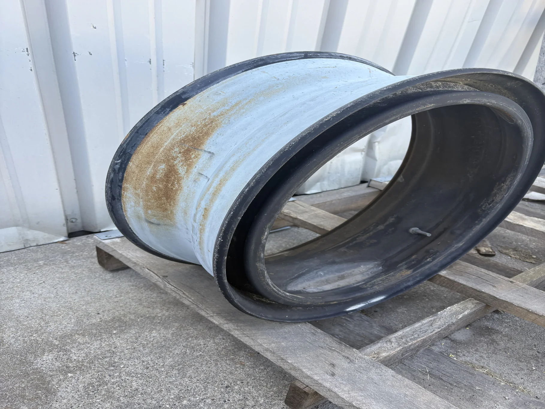 USED 8.25 X 22.5 STEEL DAYTON WHEEL image 7