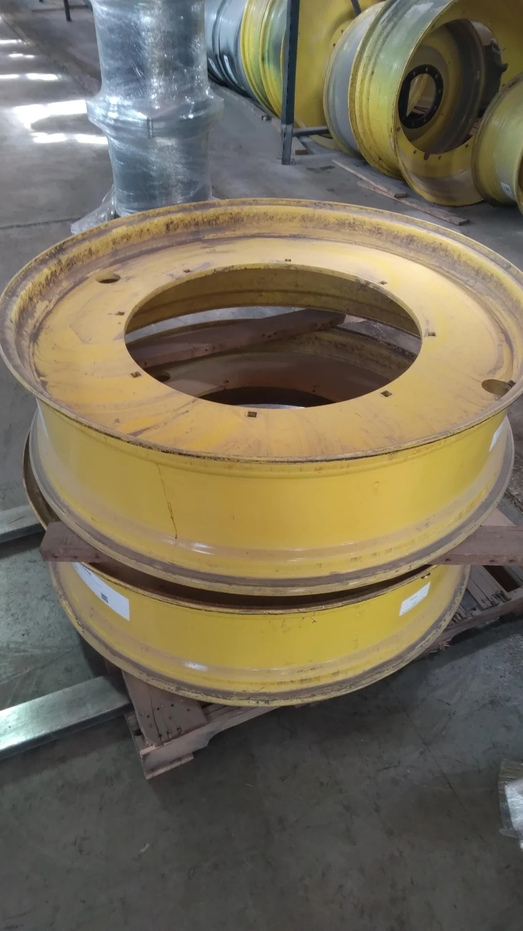 Used 12 X 46 8-29.375-27.375 Rim & Rail Yellow Wheel image 2
