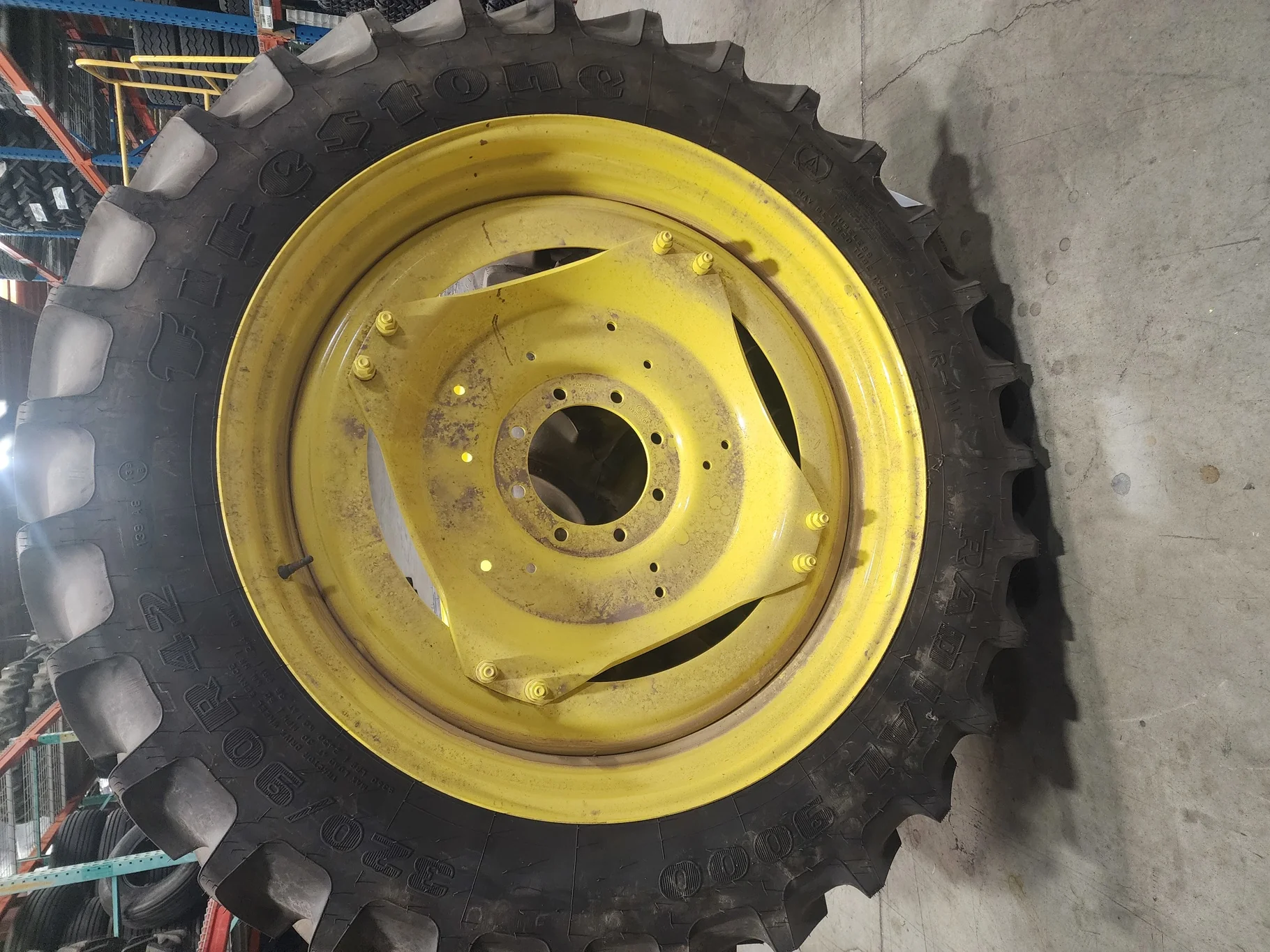 Take-Off 320/90R42 139B Firestone Radial 9000 TL R-1W 95-100% on 10 X 42 GKN 8-10.82-8.78 4/2 Rail Y