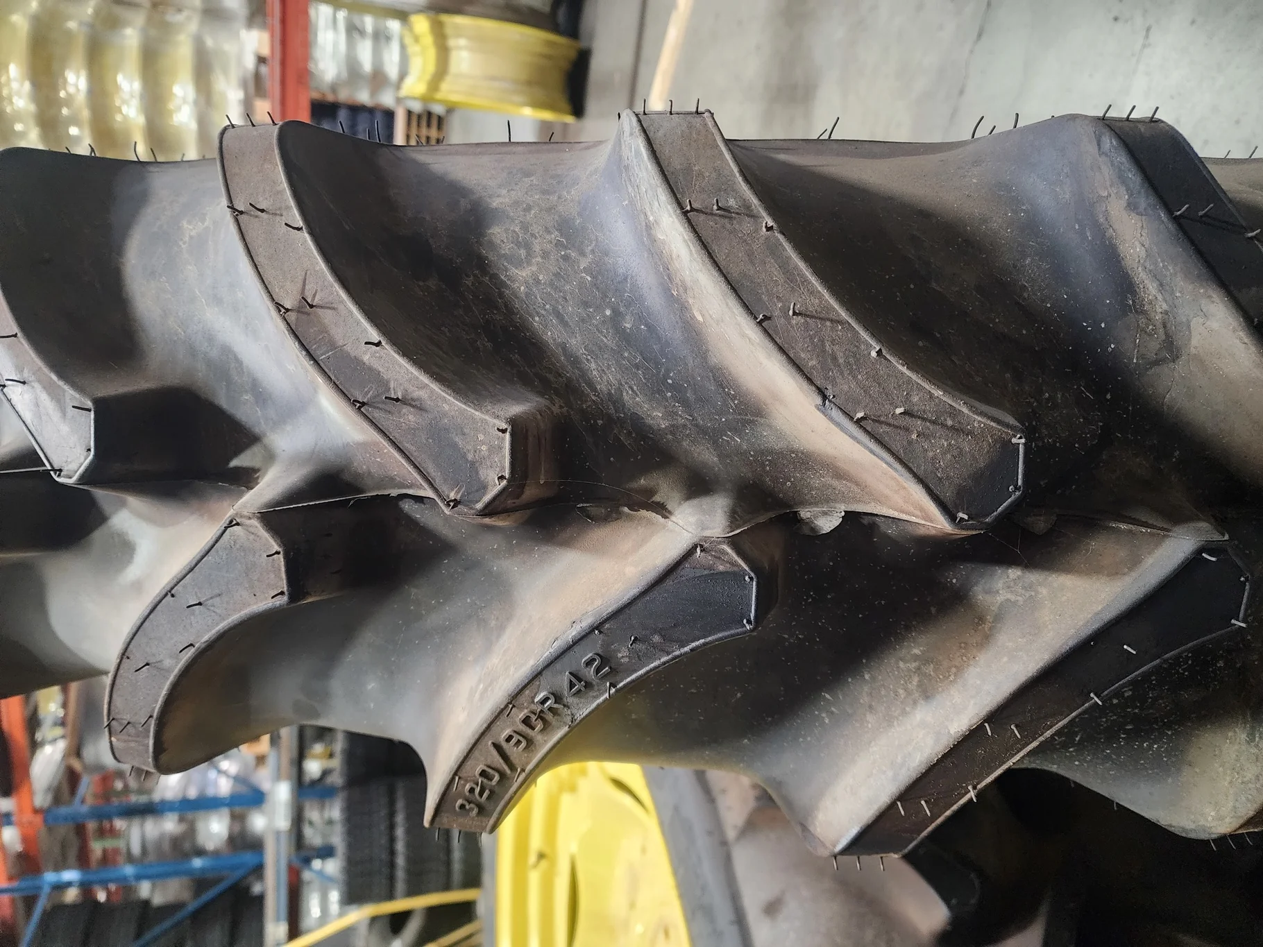 Take-Off 320/90R42 139B Firestone Radial 9000 TL R-1W 95-100% on 10 X 42 GKN 8-10.82-8.78 4/2 Rail Y image 3