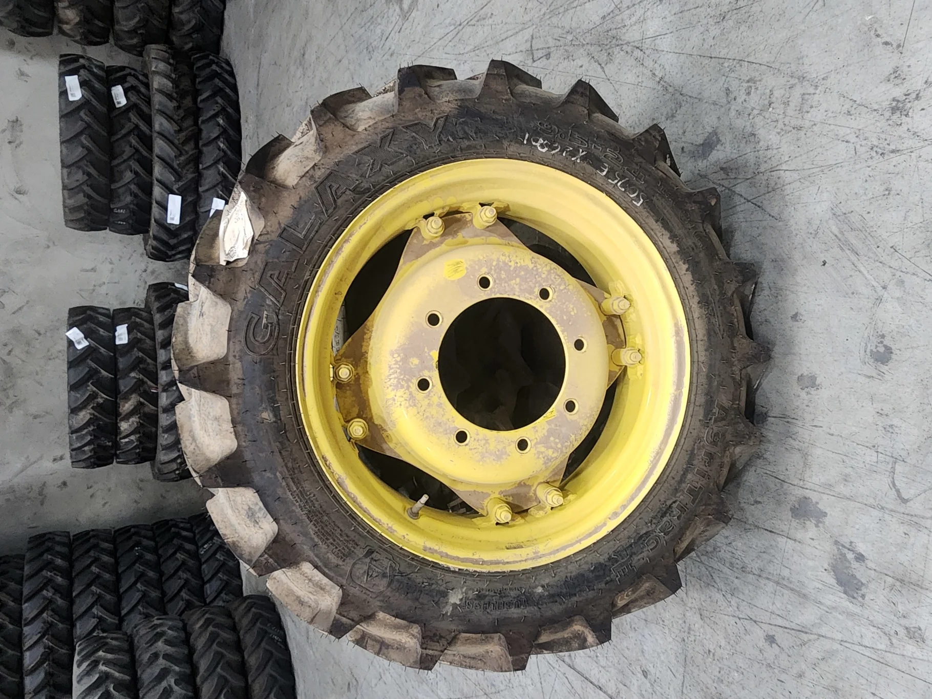 Take-Off 9.5-24/6 Galaxy Agritrac II TL R-1 95-100% on 8 X 24 GKN 8-10.82-8.78 4/2 Clamp Yellow Whee image 4
