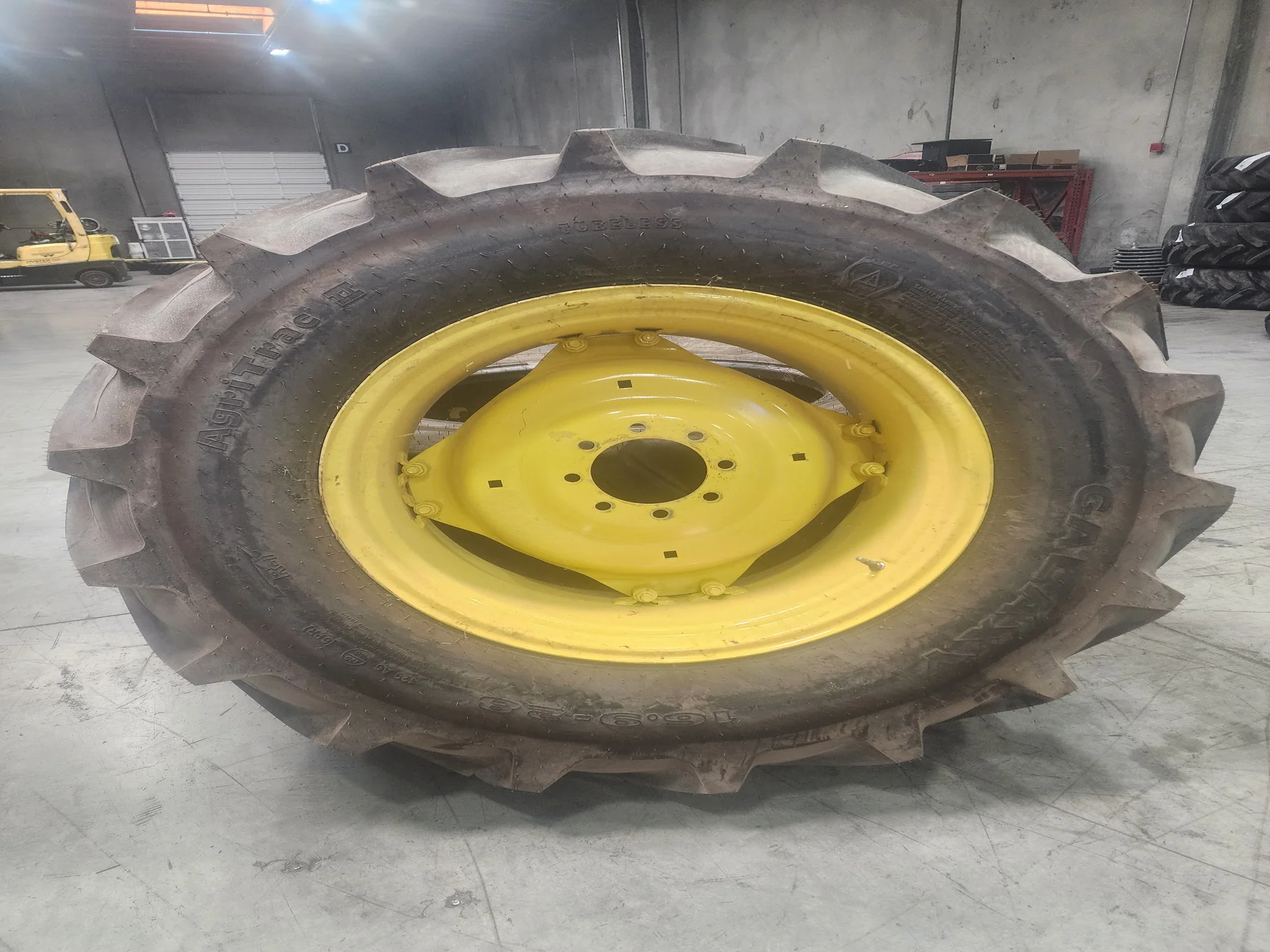 Take-Off 16.9-28/6 Galaxy Agritrac II TL R-1 95-100% on 15 X 28 GKN 8-8-6 4/2 Clamp Yellow Wheel w/