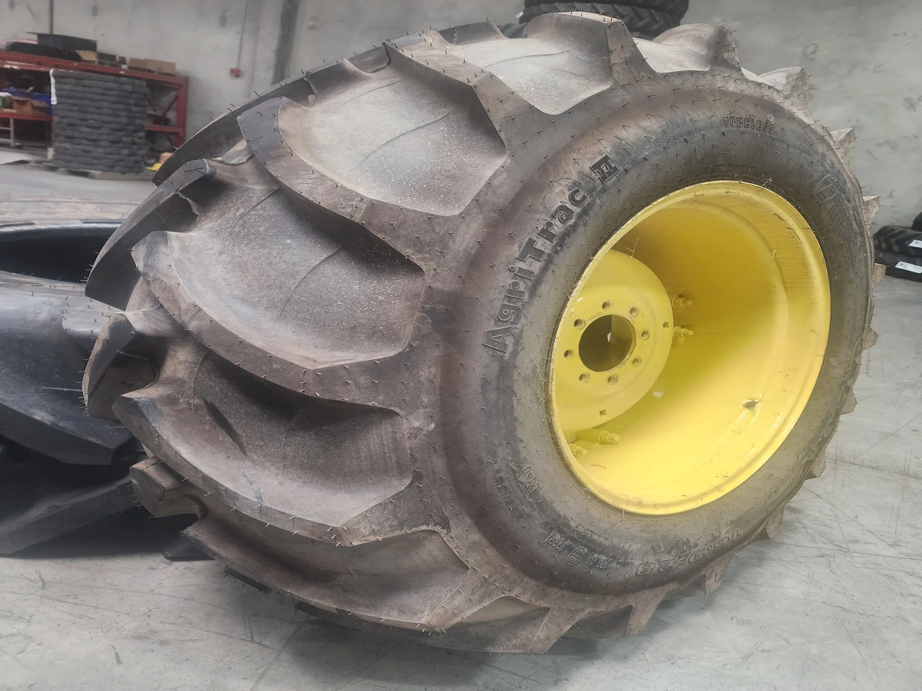 Take-Off 16.9-28/6 Galaxy Agritrac II TL R-1 95-100% on 15 X 28 GKN 8-8-6 4/2 Clamp Yellow Wheel w/ image 2