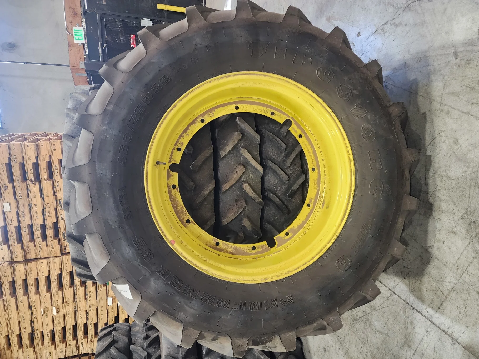 Take-Off 460/85R38 146E Firestone Performer 85 Extra TL R-1W 95-100% on 15 X 38 GKN 12-32.047-30.078