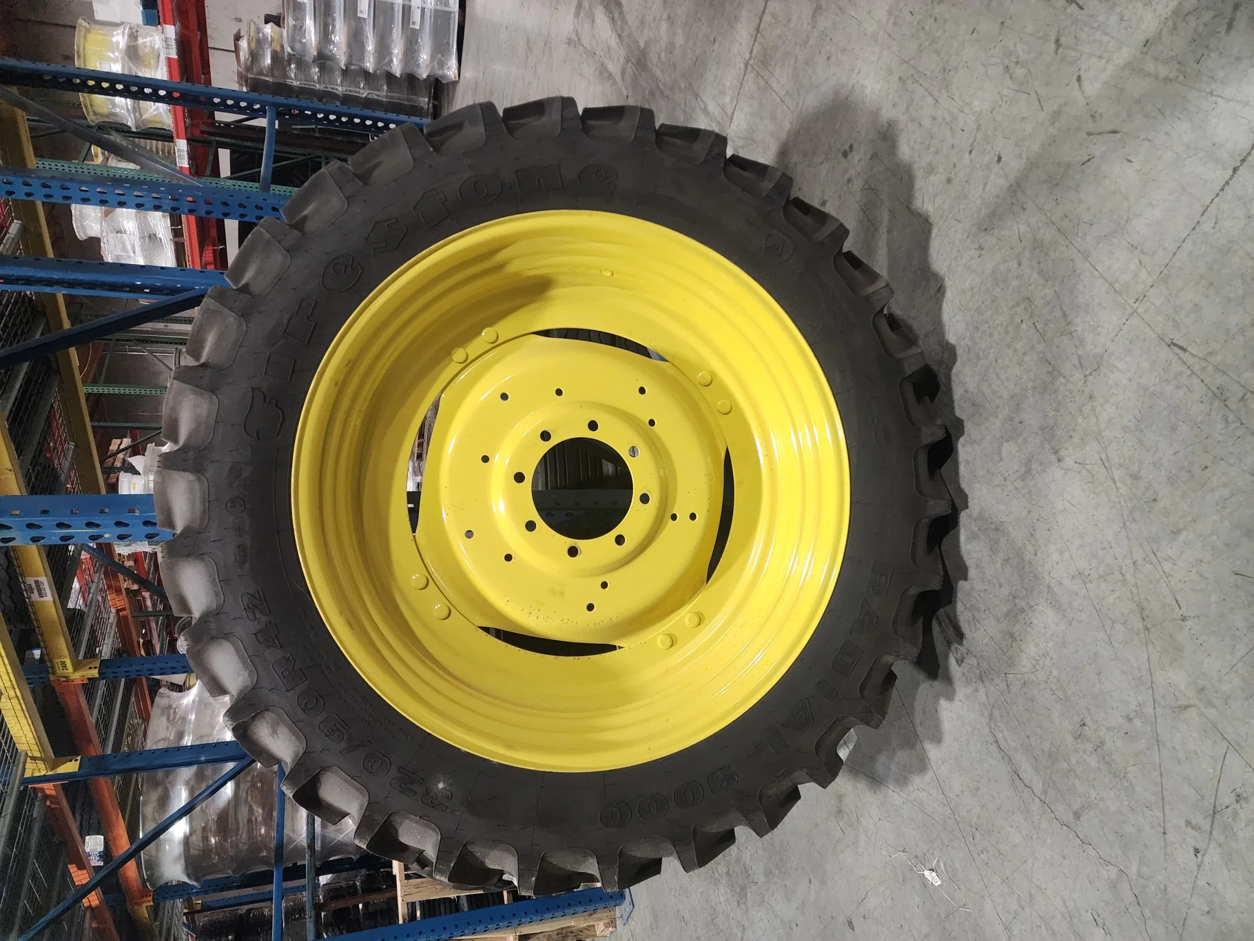 Take-Off 320/90R42 139B Firestone Radial 9000 TL R-1W 95-100% on 10 X 42 GKN 8-10.82-8.78 4/2 Rail Y