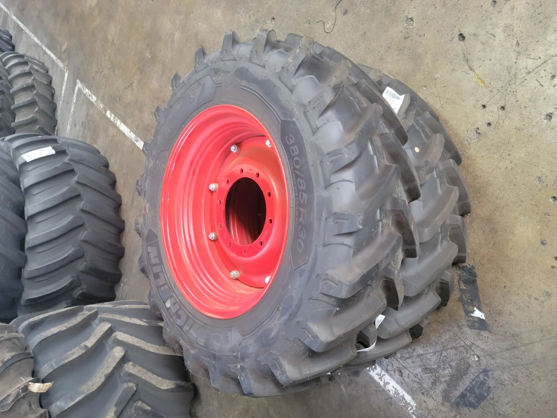 Take-Off 380/85R30 140B Michelin Agribib TL R-1W 95-100% on 13 X 30 10-13.19-11.07 Rim & Rail Fendt