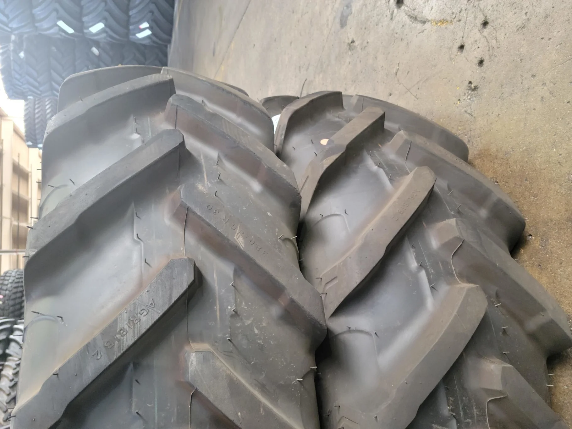Take-Off 380/85R30 140B Michelin Agribib TL R-1W 95-100% on 13 X 30 10-13.19-11.07 Rim & Rail Fendt image 2