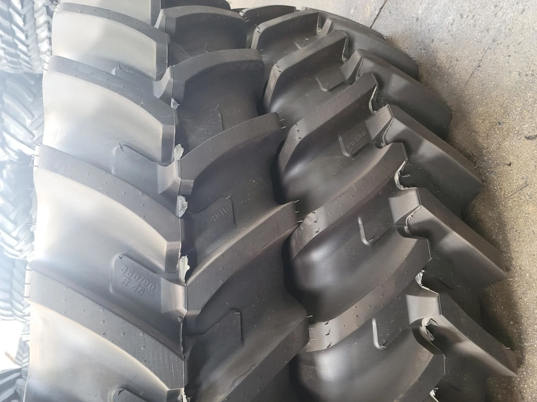 Take-Off IF380/90R46 165B Michelin Agribib RC TL R-1W 95-100% on 12 X 46 10-13.19-11.07 Rim & Rail F image 2