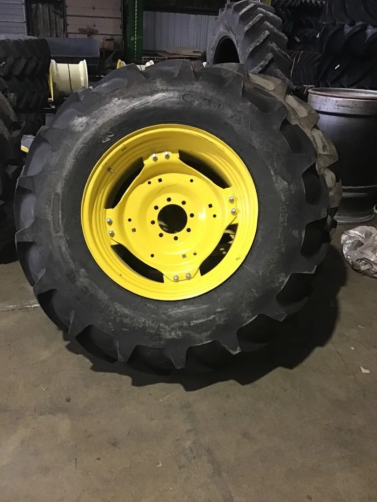 Take-off 18.4-30 135A8 Galaxy Agritrac II TL R-1 95-100% on 15 X 30 GKN 8-8-6 4/2 Clamp Yellow Wheel