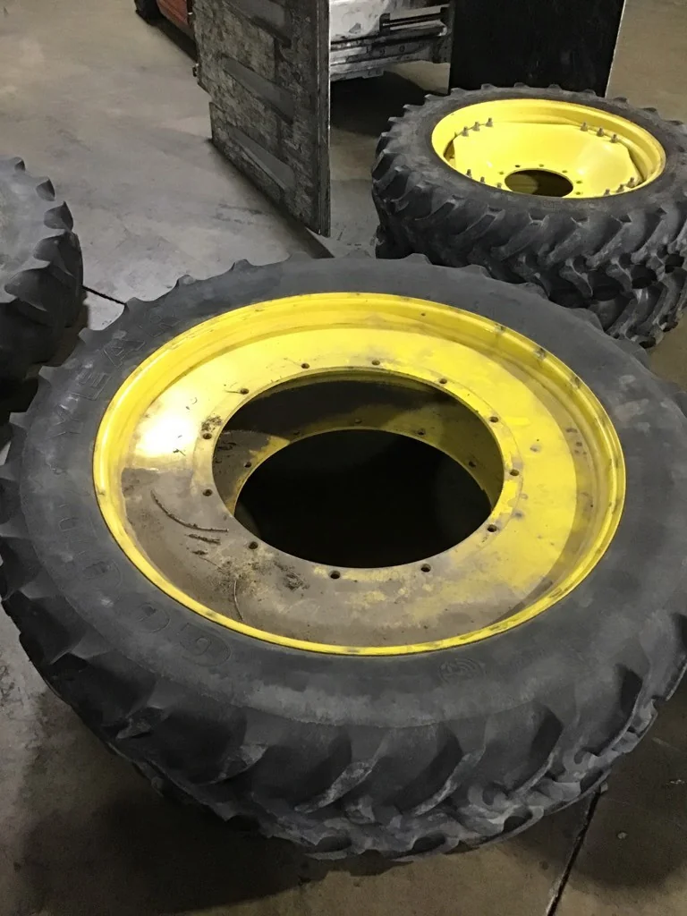 Used 320/90R50 147A8 Goodyear DT800 TL R-1W 60-65%on 10 X 50 12-32.047-30.078 Rim & Rail Yellow Whl