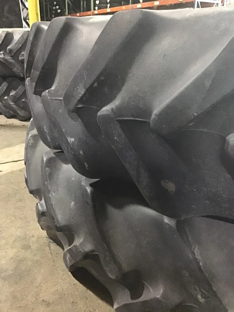 Used 320/90R50 147A8 Goodyear DT800 TL R-1W 60-65%on 10 X 50 12-32.047-30.078 Rim & Rail Yellow Whl image 3
