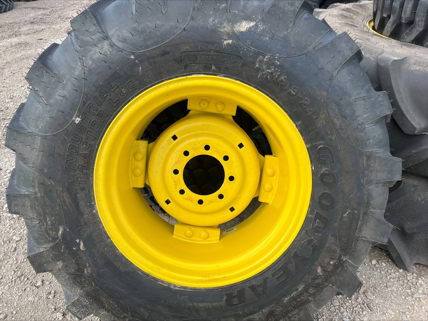 Take-Off 16.9-24/8 Goodyear Industrial Tractor Lug TL R-4 95-100% on 15 X 24 GKN 8-8-6 4/2 Square image 4