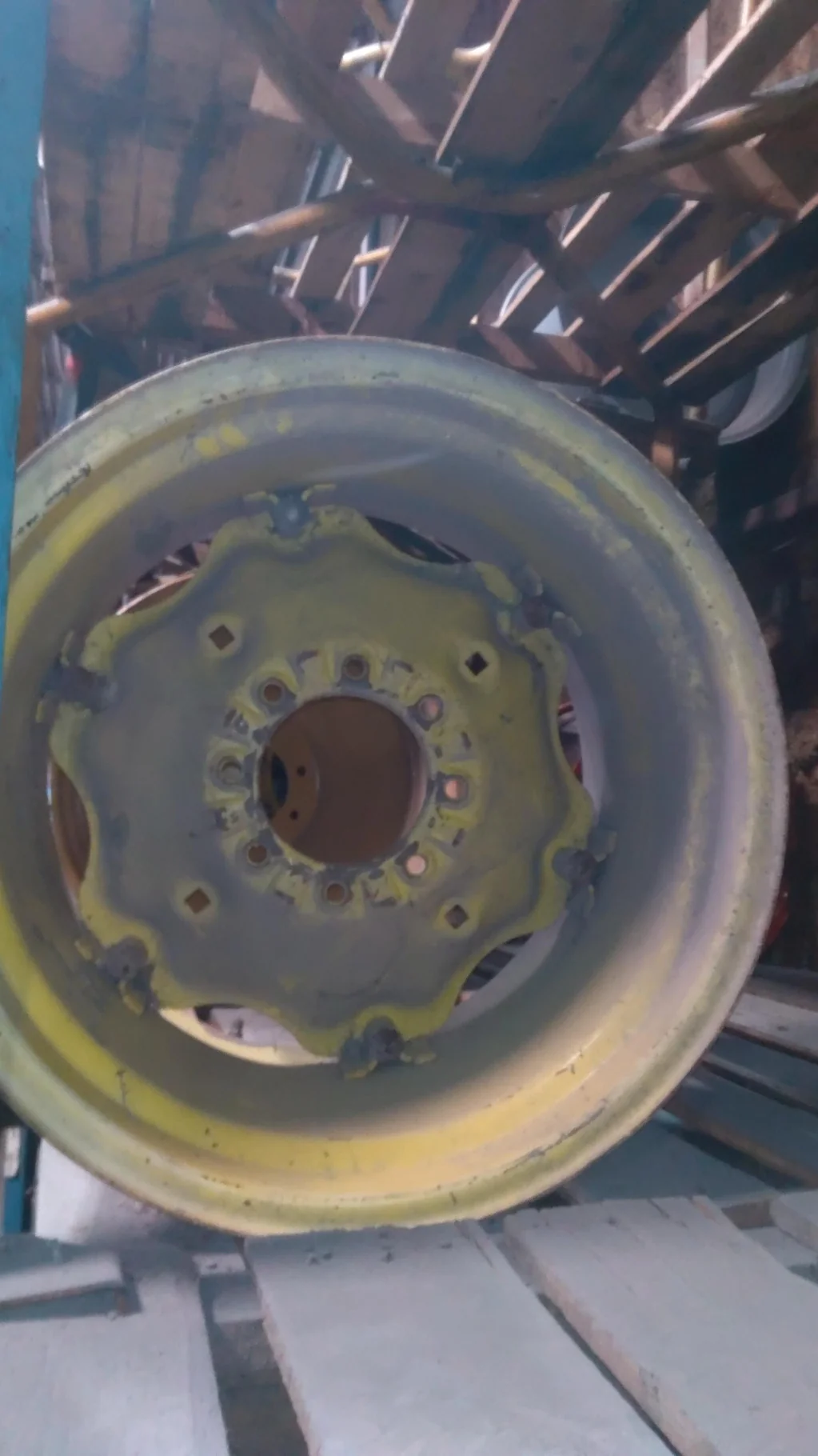 Used 15 X 24 8-8-6 6 Clamp Yellow Wheel w/ Disc image 2