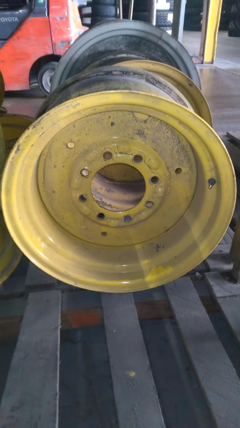 Used 11 X 20 GKN 8-8-6 Implement Yellow Wheel image 3