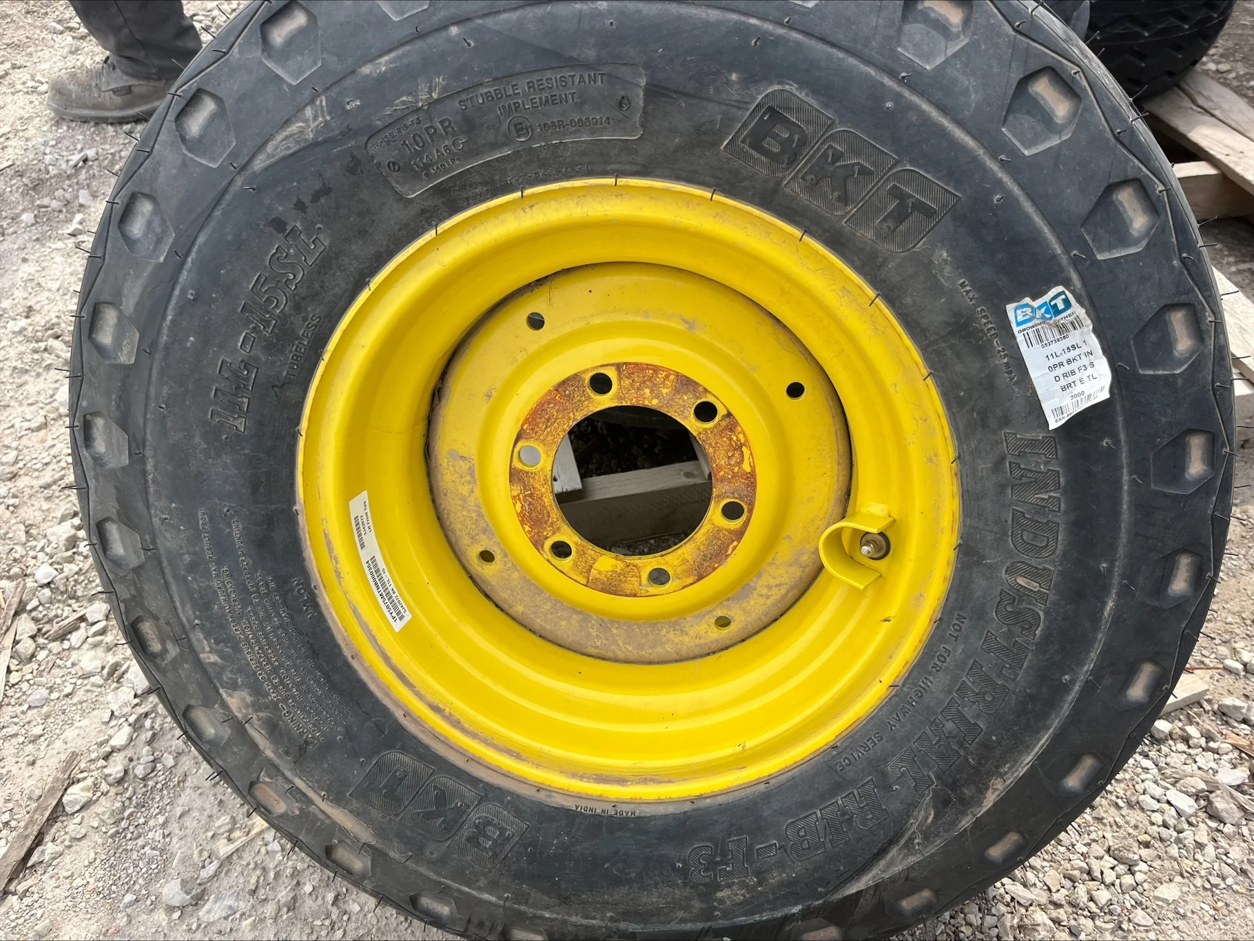 Take-Off 11L-15SL/10 BKT Industrial Rib TL F-3 95-100% on 8 X 15 GKN 6-6-4.62 Implement Yellow Wheel