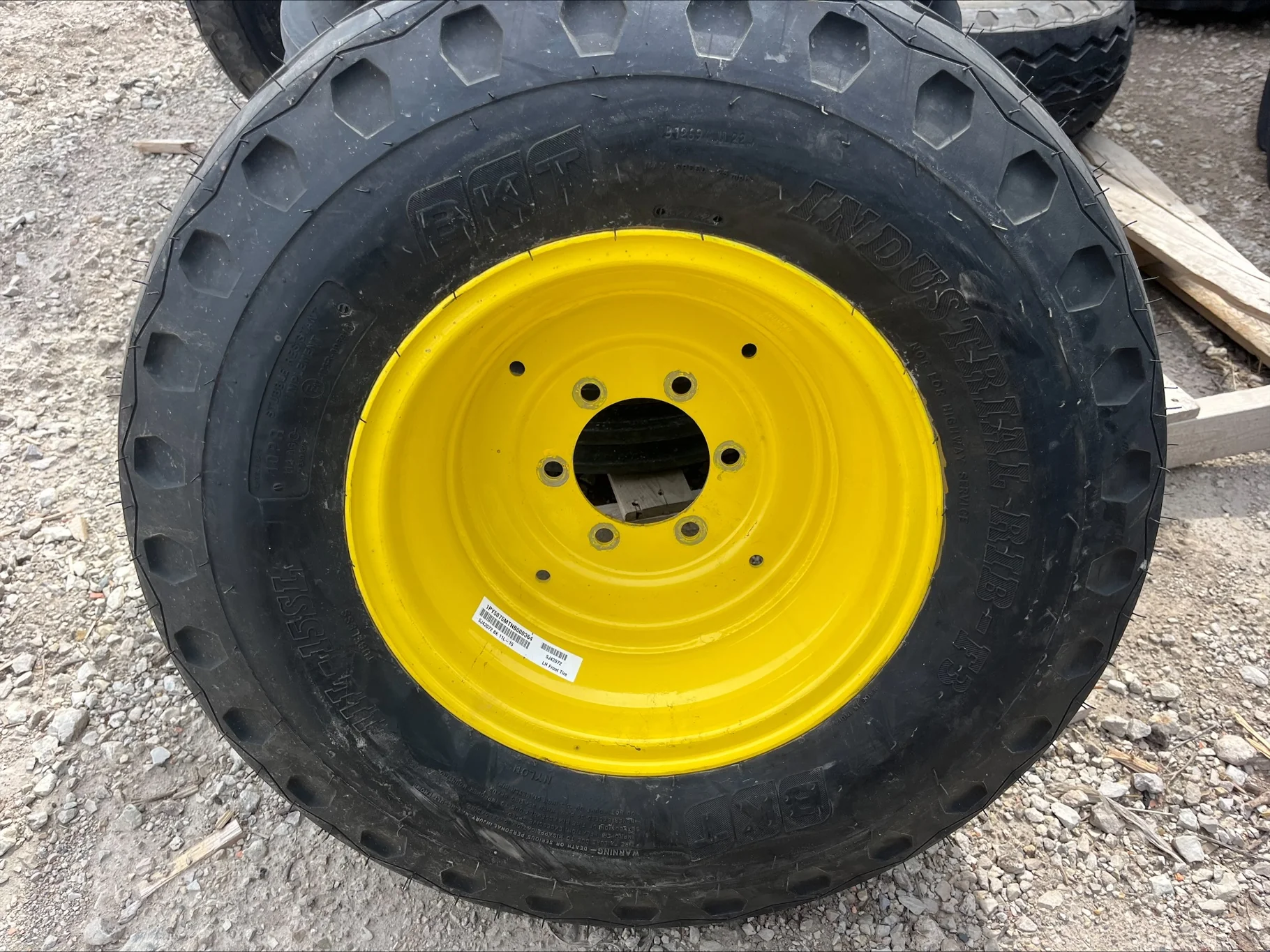Take-Off 11L-15SL/10 BKT Industrial Rib TL F-3 95-100% on 8 X 15 GKN 6-6-4.62 Implement Yellow Wheel image 4