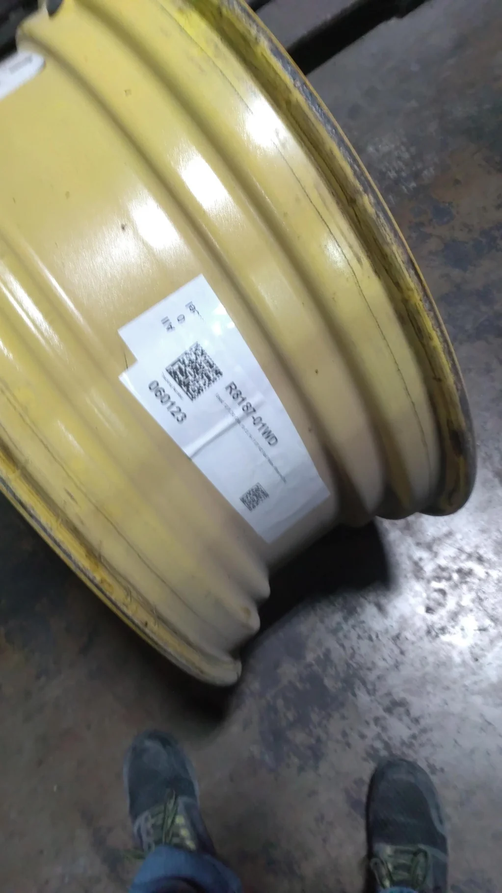 Used 12 X 30 GKN 10-13.19-11.07 4/2 Rail Yellow Wheel w/ Disc image 4
