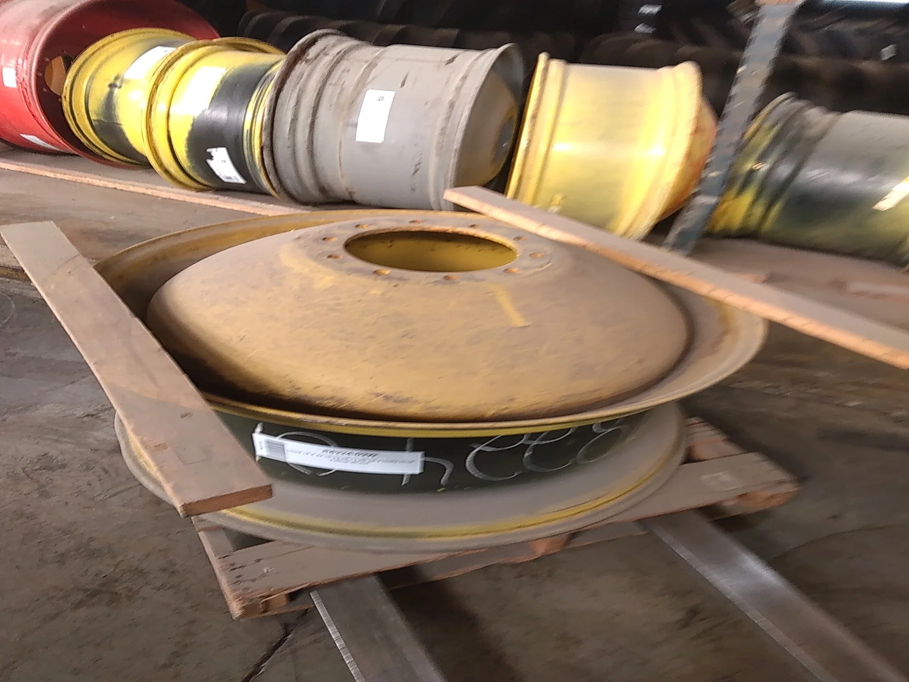 USED 18 X 42 10-13.18-11.07-14.4 (INSIDE) DOLLY DUAL YELLOW WHEEL