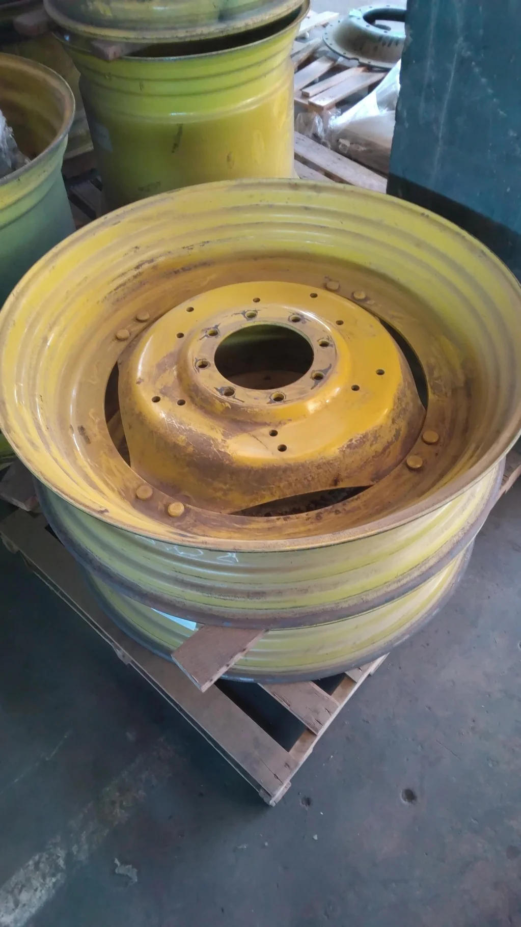 Used 10 X 42 Moveero 8-10.82-8.78 4/2 Rail Yellow Wheel w/ Disc